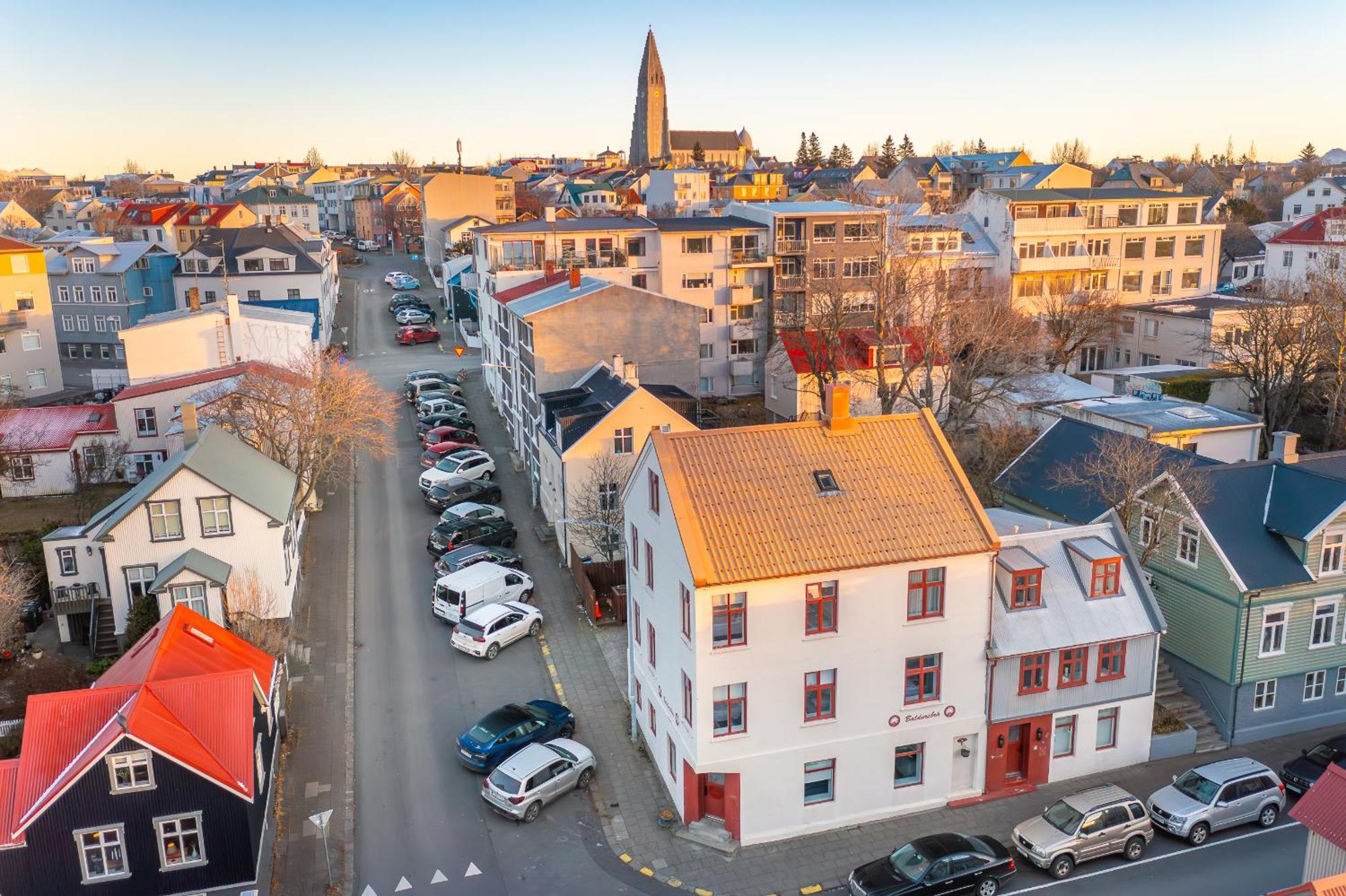 Downtown Reykjavik Baldursbra Guesthouse Exterior photo